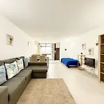 Apartman Out - T1 Oura