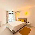 Apartman Out - T1 Oura *